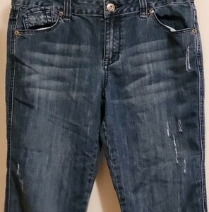 Christina Zinn Capri Jeans with Distressing Size 8 .